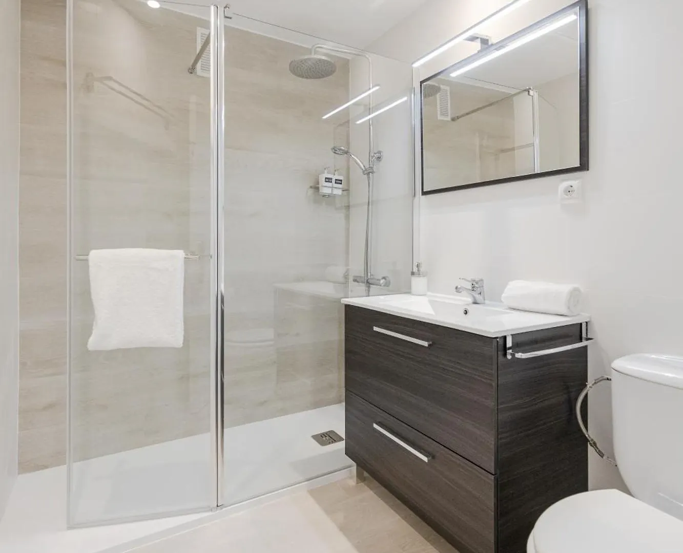 Isg Apartments Becquer Free Parking Inside The Building Seville