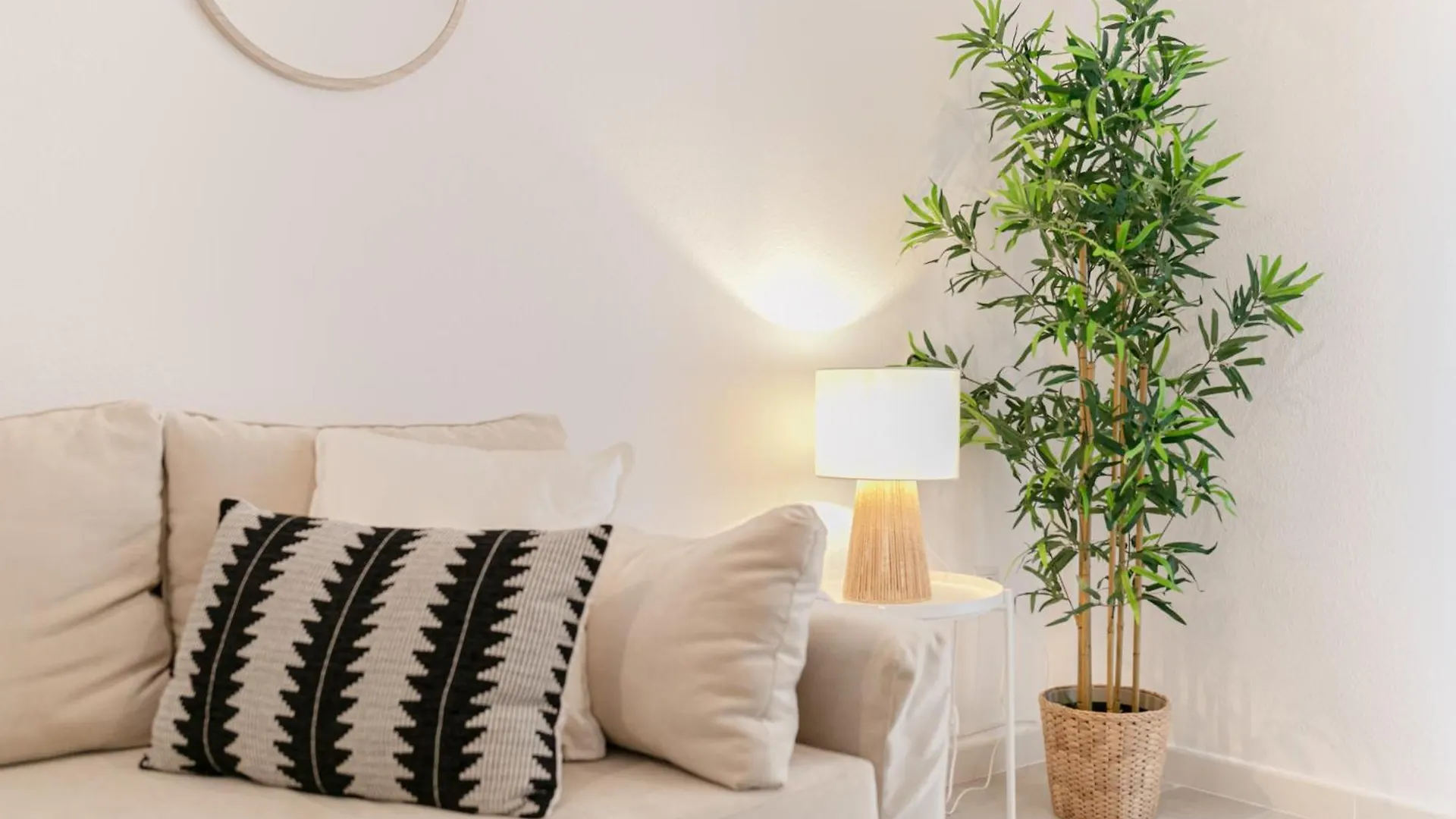 Isg Apartments Becquer Free Parking Inside The Building Seville