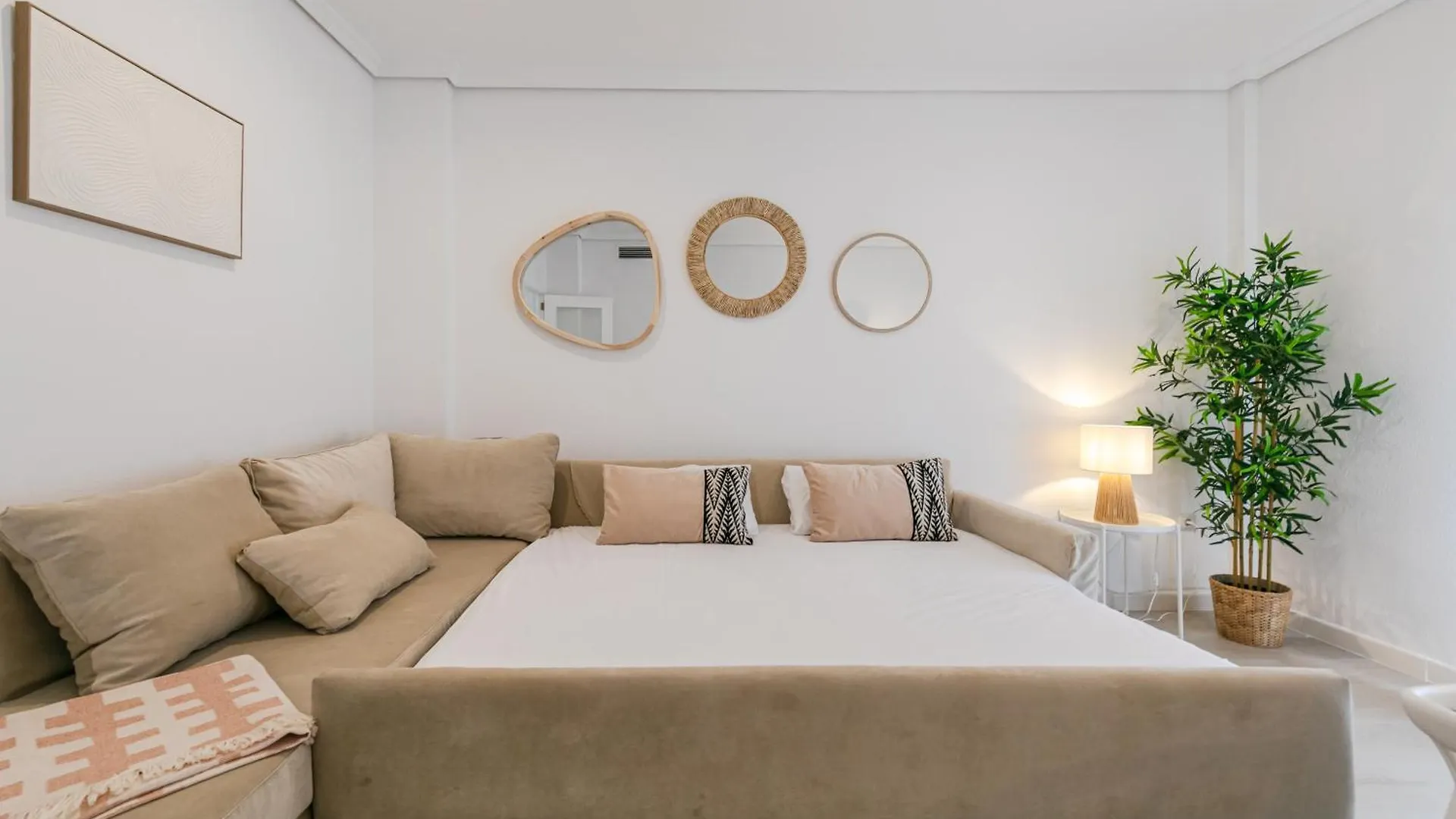 Isg Apartments Becquer Free Parking Inside The Building Seville