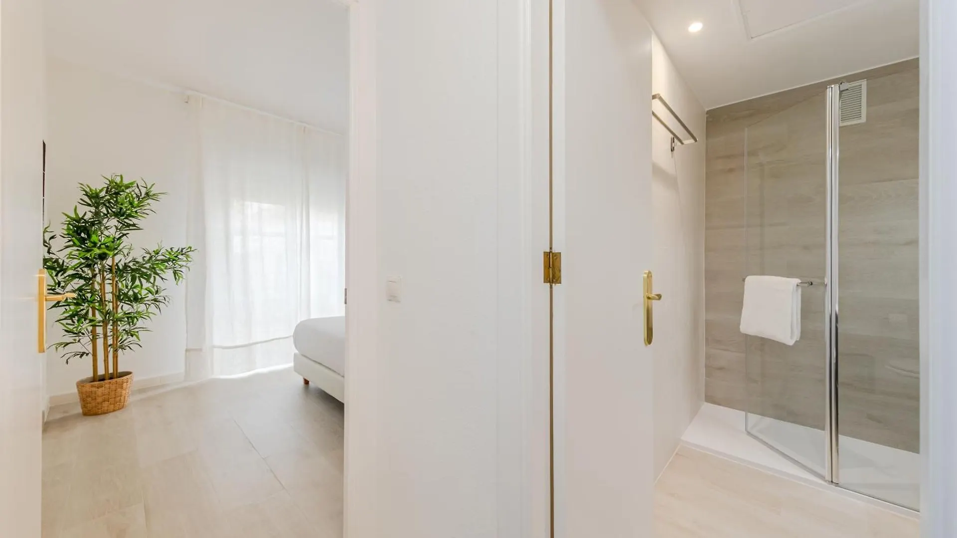 Isg Apartments Becquer Free Parking Inside The Building Seville Spain