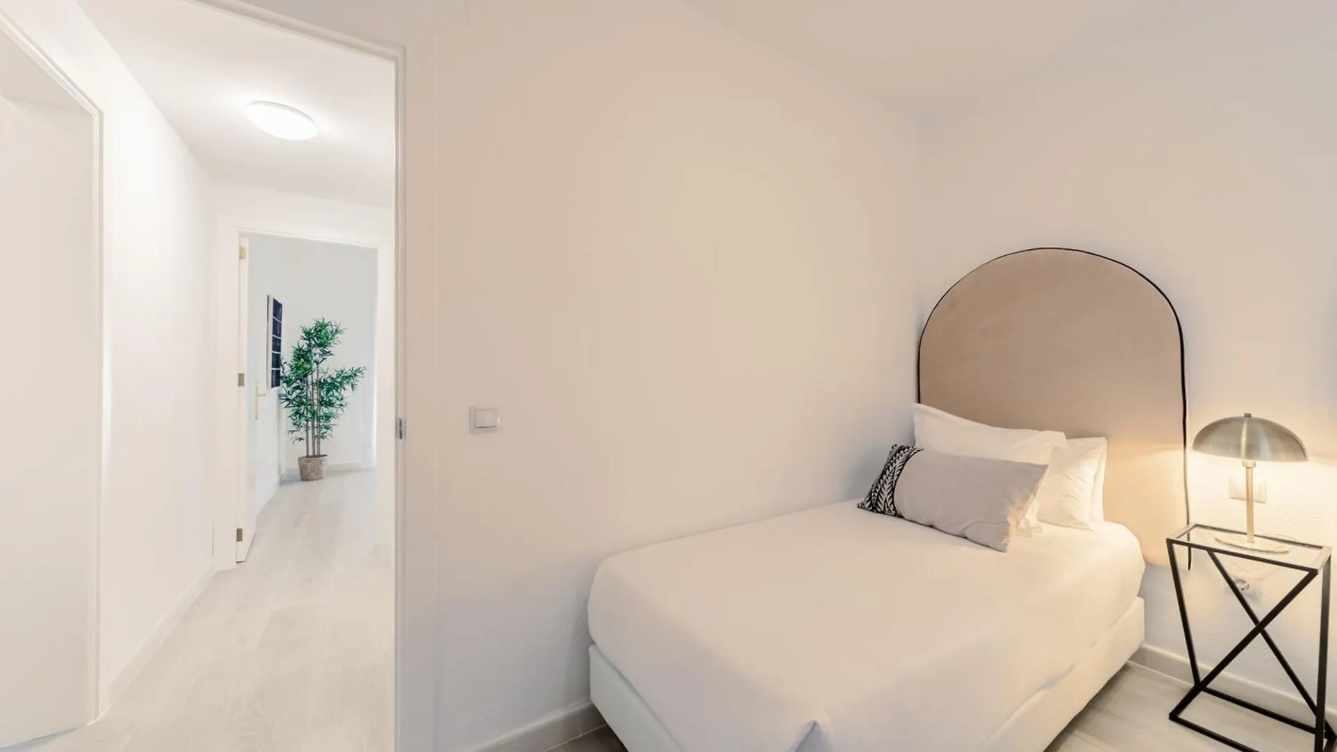 Isg Apartments Becquer Free Parking Inside The Building Seville