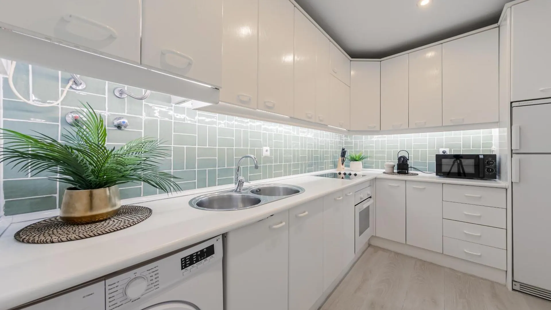 Isg Apartments Becquer Free Parking Inside The Building Seville