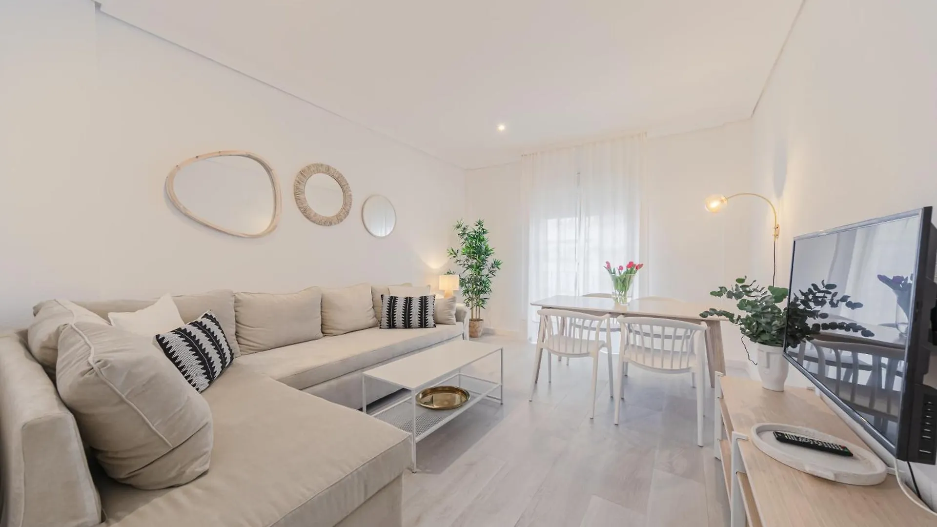 Isg Apartments Becquer Free Parking Inside The Building Seville