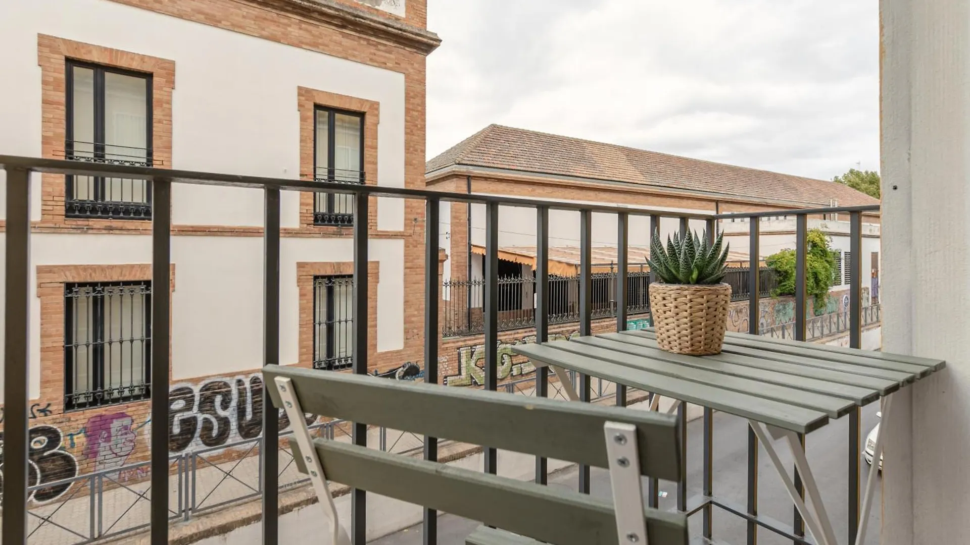 Isg Apartments Becquer Free Parking Inside The Building Seville Spain