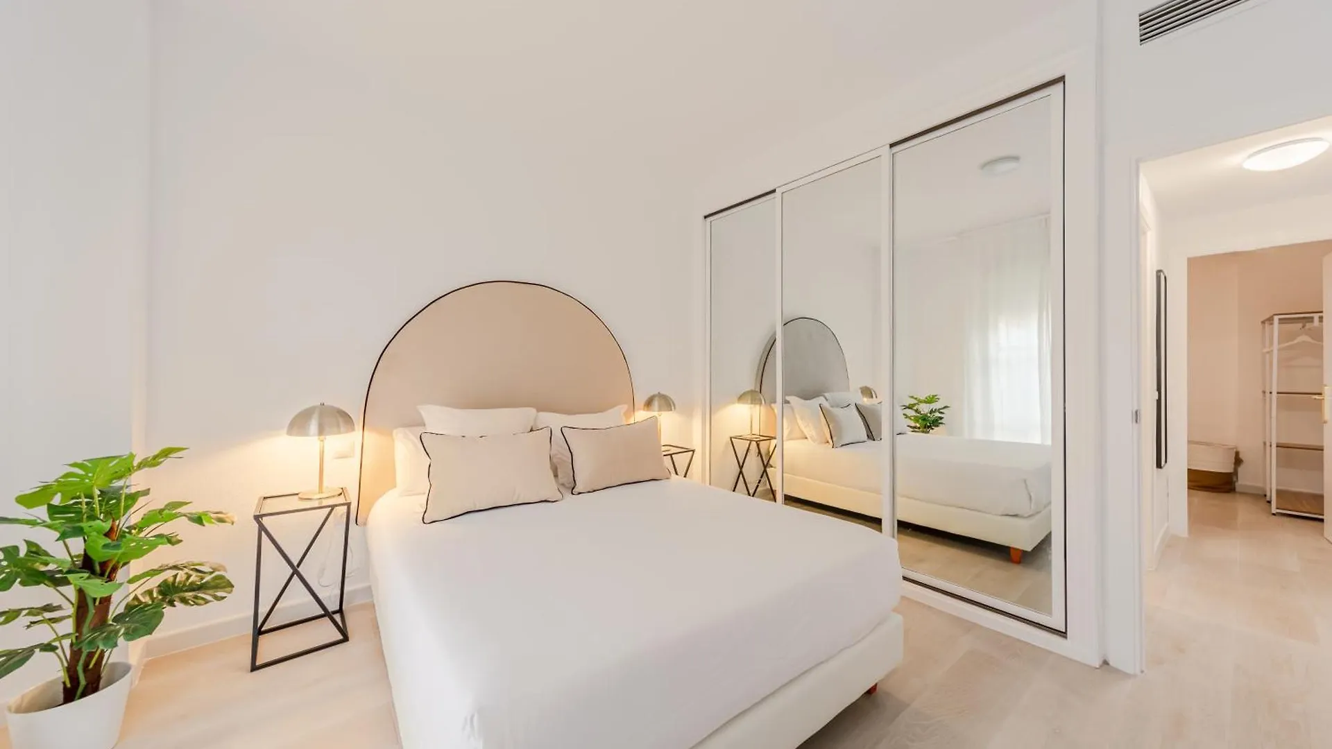 Isg Apartments Becquer Free Parking Inside The Building Seville